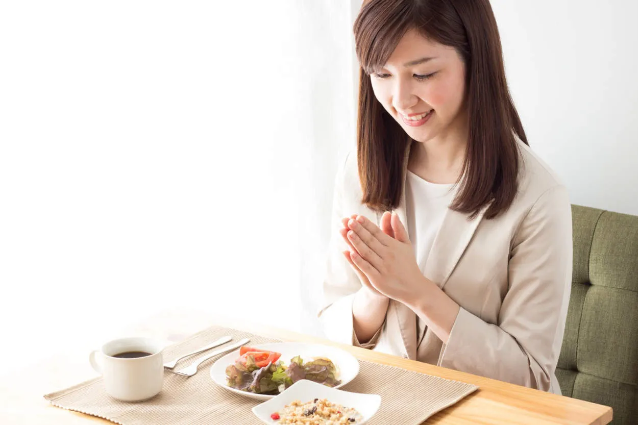 Menerapkan Etika Makan di Restoran Jepang: Cara Makan yang Benar