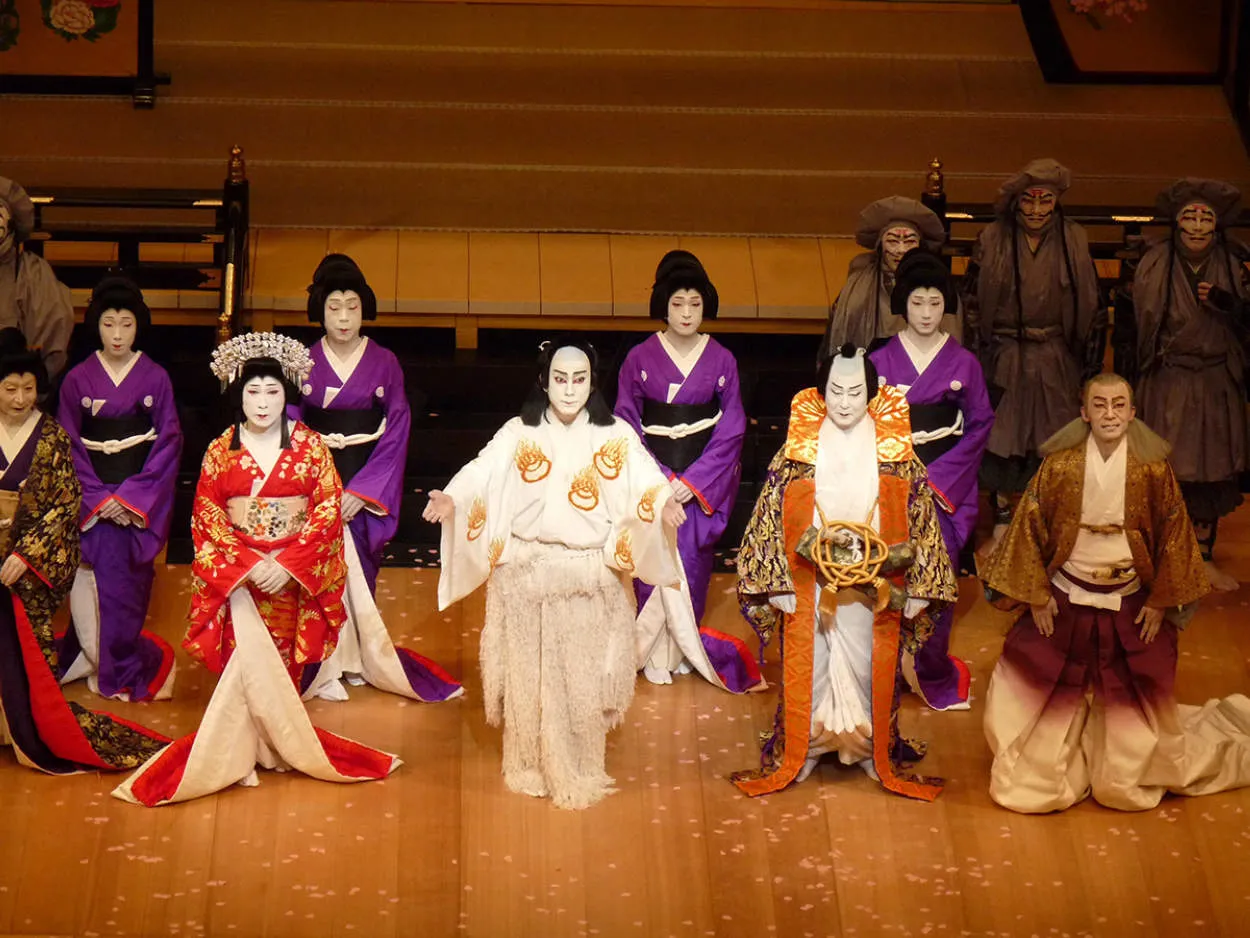 Mengenal Dunia Seni Pertunjukan Jepang: Kabuki, Noh, dan Bunraku